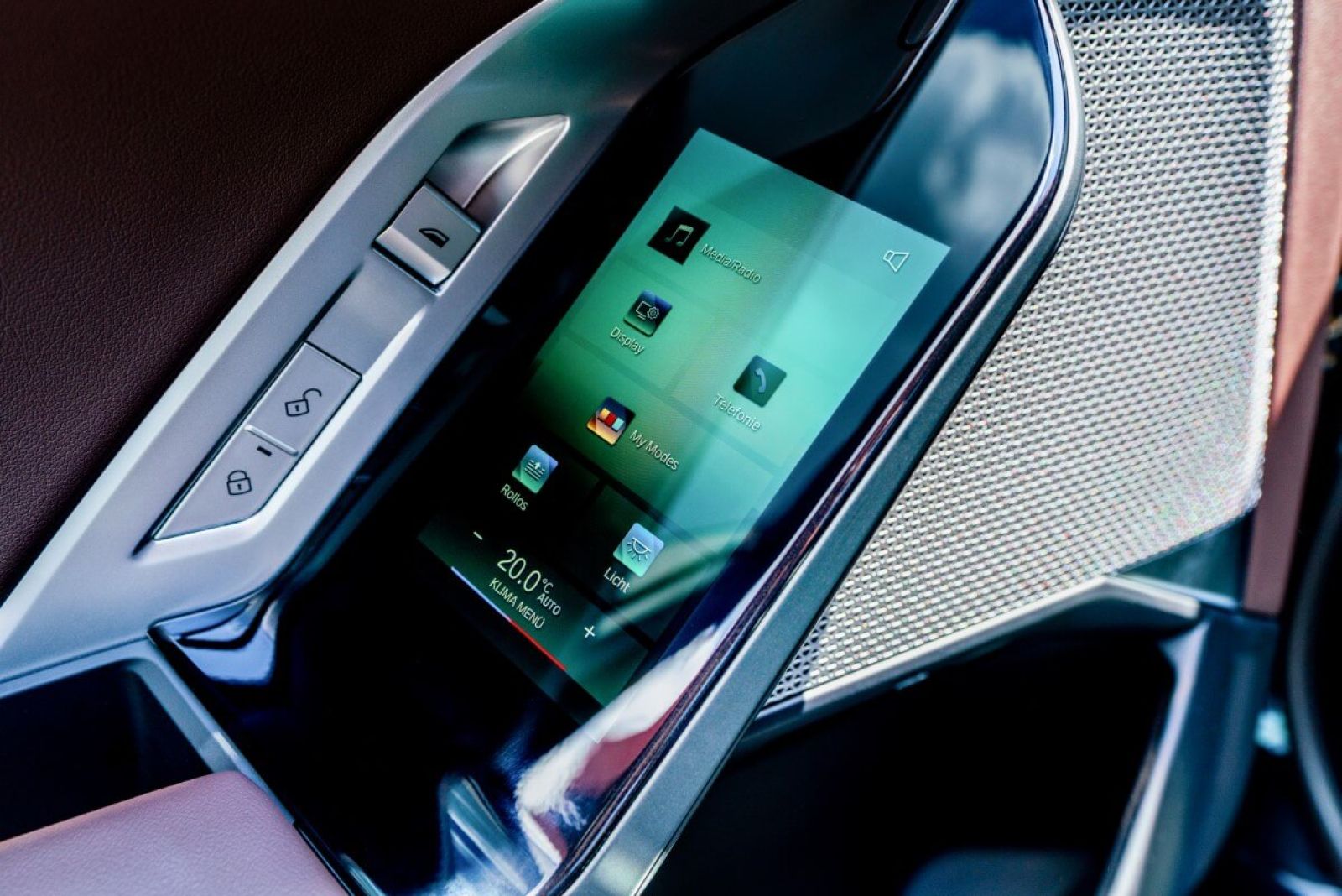 Limousine BMW 740d xDrive interior details middle console.